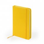 Bloc de notas con tapa rígida de polipel y marcapáginas A5 hojas lisas color amarillo primera vista de uso