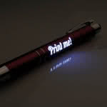 Bolígrafos con logotipo iluminado color rojo segunda vista