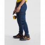 Pantalón laboral vaquero de algodón y poliéster 370 g/m2 Roly Raptor color azul vaquero quinta vista de uso