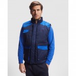 Chaleco laboral multibolsillos de poliéster y algodón 200 g/m2 Roly Armada color azul real primera vista de uso