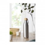 Botella de aluminio mediana con tapón de bambú y mosquetón 500ml color plateado duodécima vista