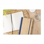 Cuaderno con tapa de bambú y cuero sintético A5 hojas a rayas color azul tercera vista