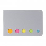 Notas adhesivas en 5 distintos colores con tapa de cartón color plateado primera vista