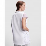 Bata para mujer de poliéster con cierre central 130 g/m2 Roly Aldany color blanco cuarta vista de uso