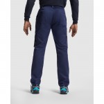 Pantalón laboral con bolsillos de poliéster y algodón 245 g/m2 Roly Protect color azul marino cuarta vista de uso