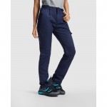 Pantalón laboral para mujer de poliéster y algodón 240 g/m2 Roly Daily color azul marino tercera vista de uso