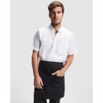 Delantal laboral para horeca de poliéster y algodón 220 g/m2 Roly Classic color negro primera vista de uso