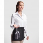 Delantal laboral patra horeca pequeño con bolsillos 220 g/m2 Roly Mini color negro cuarta vista de uso