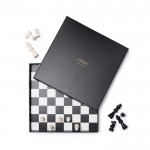Juego de ajedrez con piezas en madera color negro