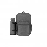 Mochila nevera para pícnic de poliéster reciclado con utensilios color gris oscuro primera vista
