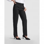 Pantalón laboral largo de mujer para horeca 190 g/m2 Roly Waitress color negro tercera vista de uso