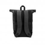 Mochila roll top de viaje en poliéster reciclado impermeable 14” color negro segunda vista
