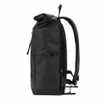 Mochila roll top de viaje en poliéster reciclado impermeable 14” color negro cuarta vista