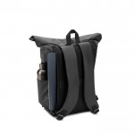 Mochila roll top de viaje en poliéster reciclado impermeable 14” color negro octava vista