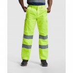 Pantalón laboral de alta visibilidad 235 g/m2 Roly Alfa color amarillo fluorescente primera vista de uso