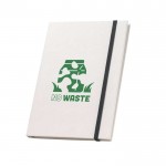 Cuaderno de cartón de leche reciclado con elástico y separador A5 color negro imagen con logo