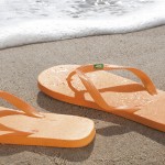 Chanclas con logo y con la bandera de Brasil Brasileiras color naranja quinta vista