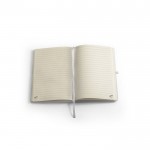 Libreta eco en poliéster reciclado con portaboli A5 hojas a rayas color blanco tercera vista