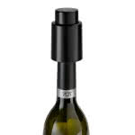 Tapón de vino que hace el vacío color negro