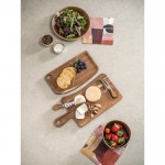 Tabla para cortar quesos de madera de acacia con 2 utensilios vista bodegón