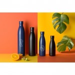 Botella termo de acero inoxidable con tapón antifugas 520ml vista bodegón