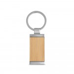 Llavero de bambú con forma rectangular y carcasa de metal color natural primera vista