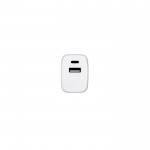 Adaptador de corriente de plástico reciclado con dos puertos USB color blanco tercera vista