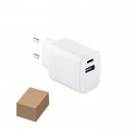 Adaptador de corriente de plástico reciclado con dos puertos USB varios colores