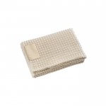 Manta de RPET con tacto súper suave y parche personalizable color beige