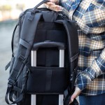 Mochila en RPET con funda para portátil y una capacidad de 18L color negro tercera vista de ambiente