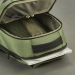 Mochila impermeable bitono de nylon reciclado para portátil 15,6” color verde militar tercera vista de detalle