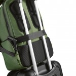 Mochila impermeable bitono de nylon reciclado para portátil 15,6” vista trasera