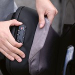 Mochila de RPET con cerradura numérica y tejidos anticorte 20L vista tres