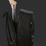 Mochila de RPET con bolsillo para portátil y bandas reflectantes 18L color negro vista de detalle