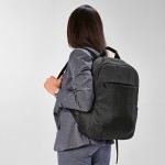 Mochila de 300D RPET con compartimento frontal con cremallera 18L vista tercera
