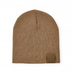 Gorro sostenible de RPET ideal para los días fríos de invierno color camel vista frontal