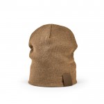 Gorro sostenible de RPET ideal para los días fríos de invierno color camel