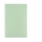 Libreta con cubierta de cartón reciclado A5 hojas a rayas color verde pastel vista frontal