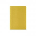 Libreta con cubierta de cartón reciclado A6 hojas a rayas color amarillo oscuro vista frontal