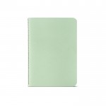 Libreta con cubierta de cartón reciclado A6 hojas a rayas color verde pastel vista frontal