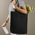 Bolsa de la compra de algodón y poliéster reciclado 220 g/m2 color negro vista de ambiente