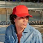 Gorra de poliéster con visera y cierre reflectantes 200 g/m2 vista de ambiente
