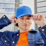 Gorra de poliéster con visera y cierre reflectantes 200 g/m2 vista de ambiente