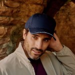 Gorra de poliéster con visera y cierre reflectantes 200 g/m2 vista de ambiente