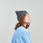 Gorro de poliéster reciclado de doble capa y parche personalizado vista 7