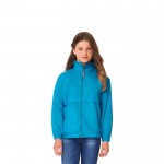 Cortaviento infantil de nylon ajustable repelente al agua B&C vista de ambiente