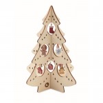 Pequeño árbol con decoraciones color madera vista principal