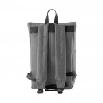 Mochila roll-top de poliéster con cremallera vertical al frente color gris cuarta vista