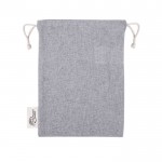 Bolsa de algodón y poliéster reciclado con cierre de cordones 120 g/m2 color gris cuarta vista