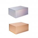 Caja de cartón de autoensable para regalos con cierre magnético color plateado cuarta vista